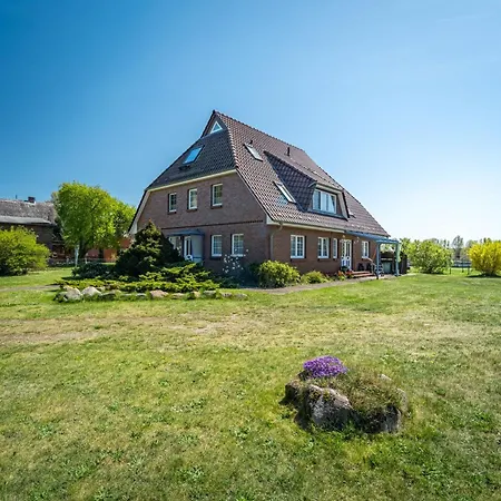 Tom's Hof Ferienwhg Alex Апартаменты Дирхаген